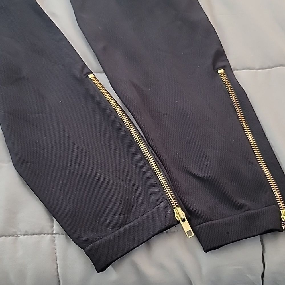 Spanx Look At Me Now Seamless Side Zip Leggings. - Picture 7 of 10